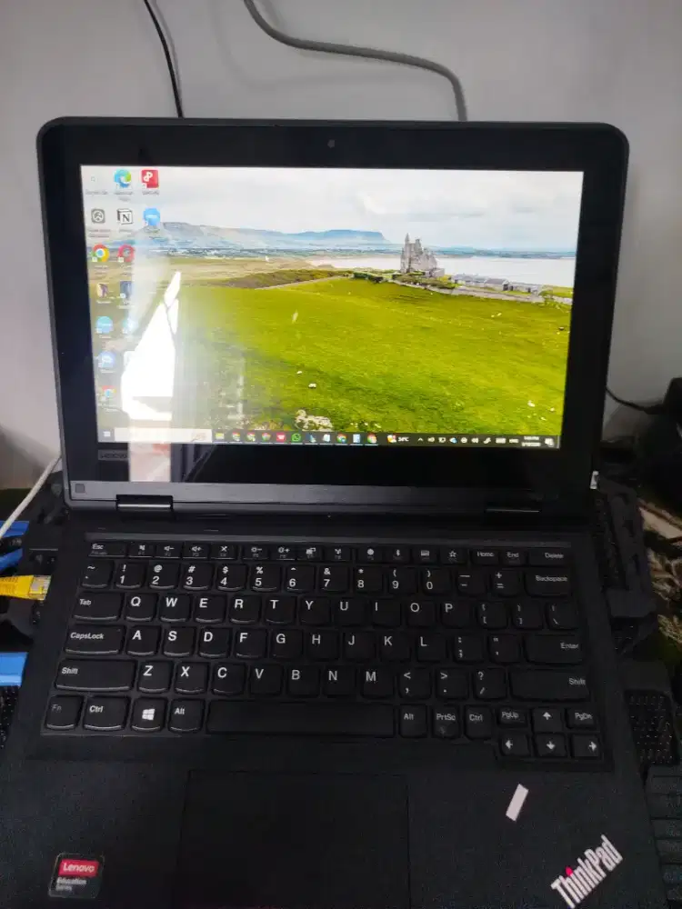 Lenovo Yoga 11e core i5 gen 7 ( Touchscreen + Pen )