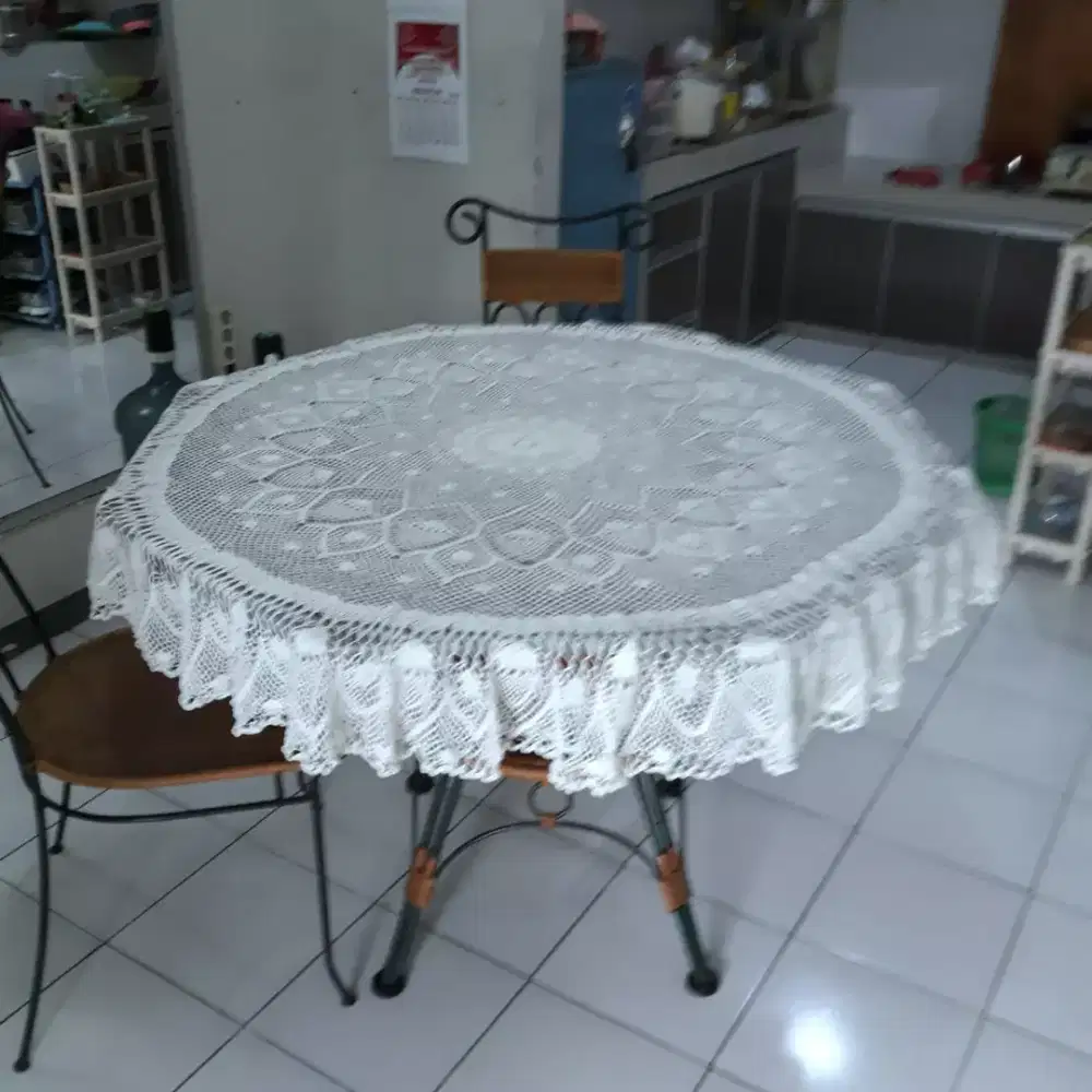 Taplak meja bulat ukuran meja D 100 cm