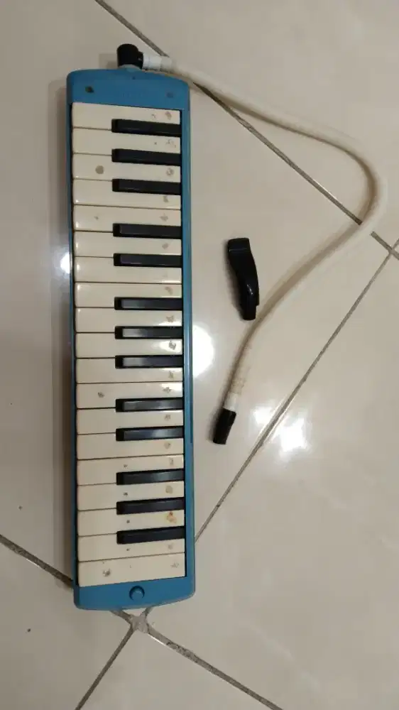 Pianika Yamaha P-32D Biru