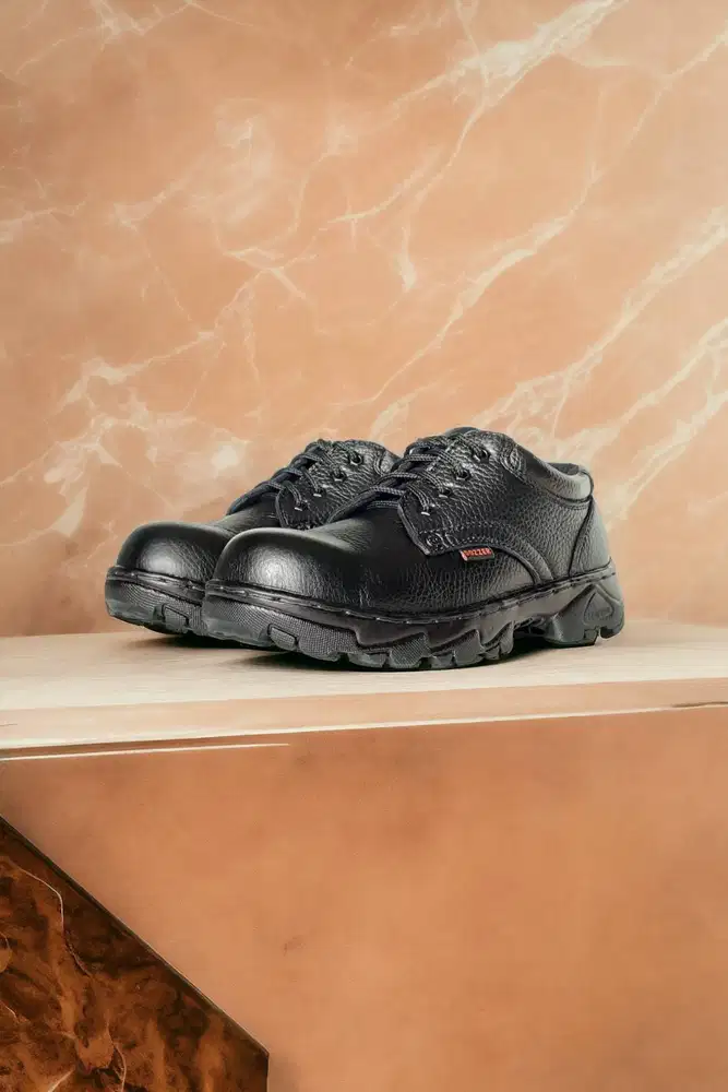 Penawaran terbatas Sepatu safety model modern Bekasi
