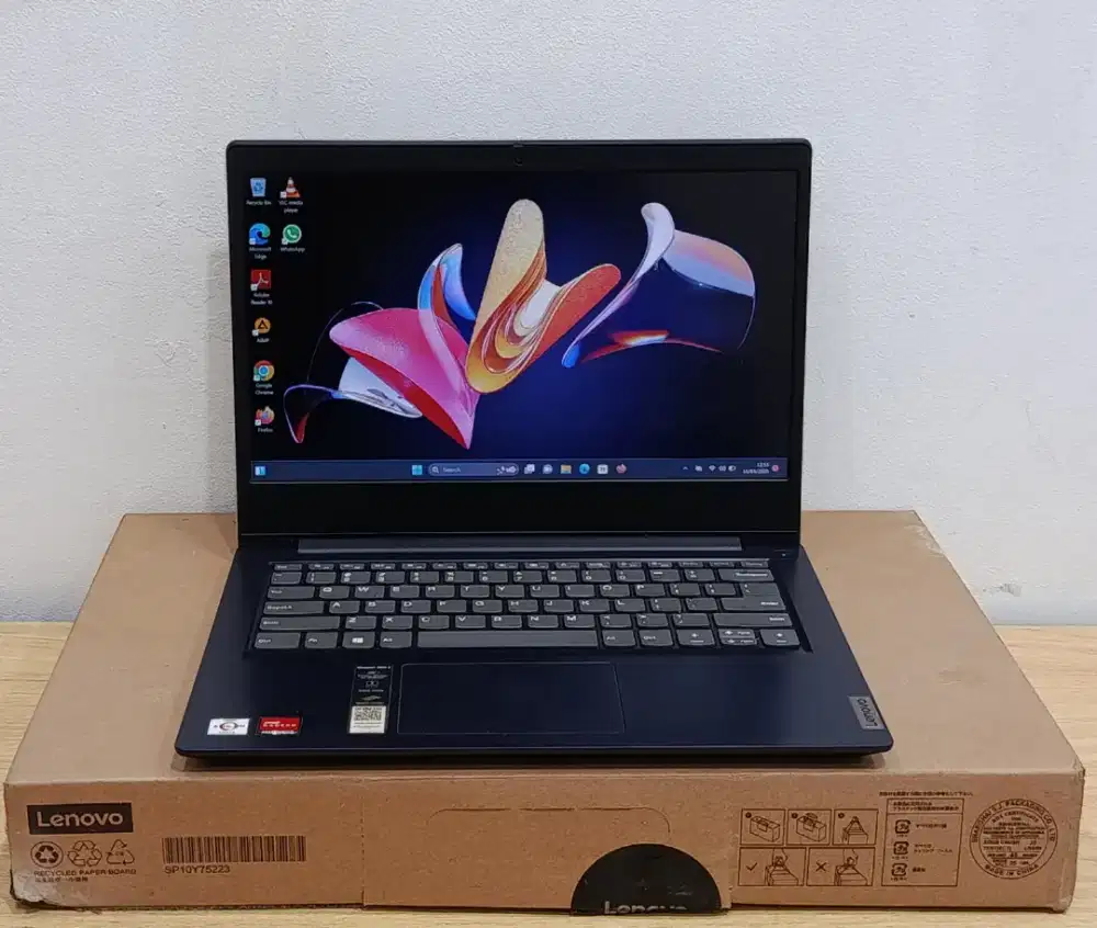 LENOVO ideaped Slim 3 / AMD Athlon Silver 3050U/Ram 4GB /SSD 256GB