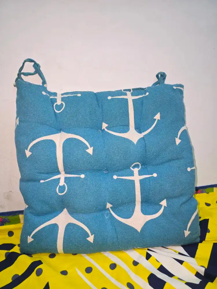 Bantal Duduk/Alas Kursi Empuk Motif Jangkar - Like New