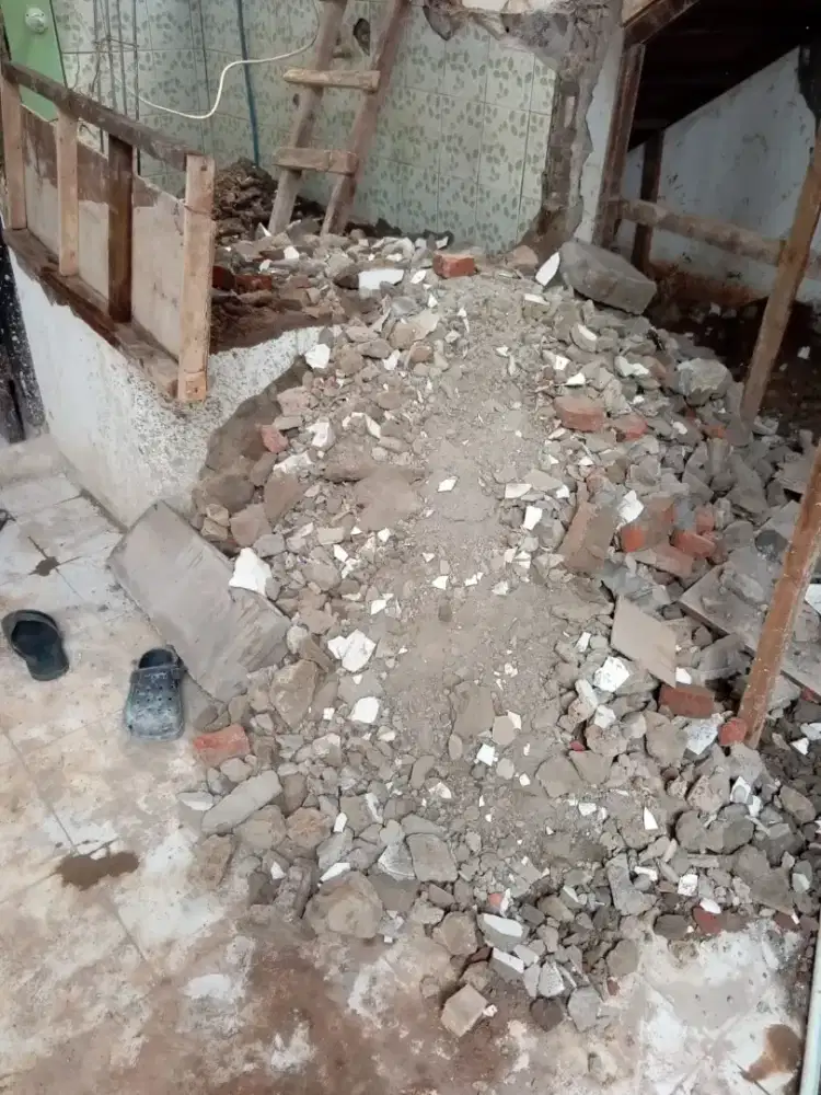 Bongkar rumah tua bongkar beton pengurugan tanah