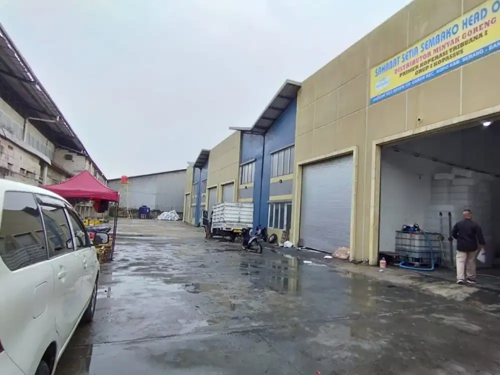 Gudang. Strategisl. Serang.