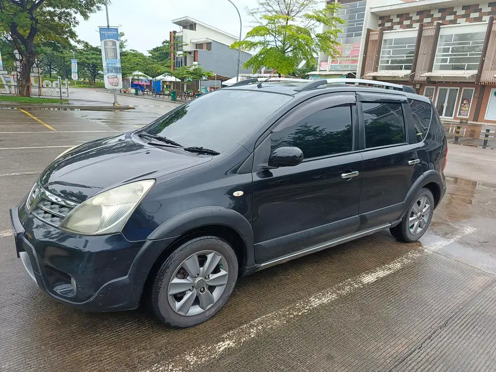 Nissan Livina 2010 Bensin