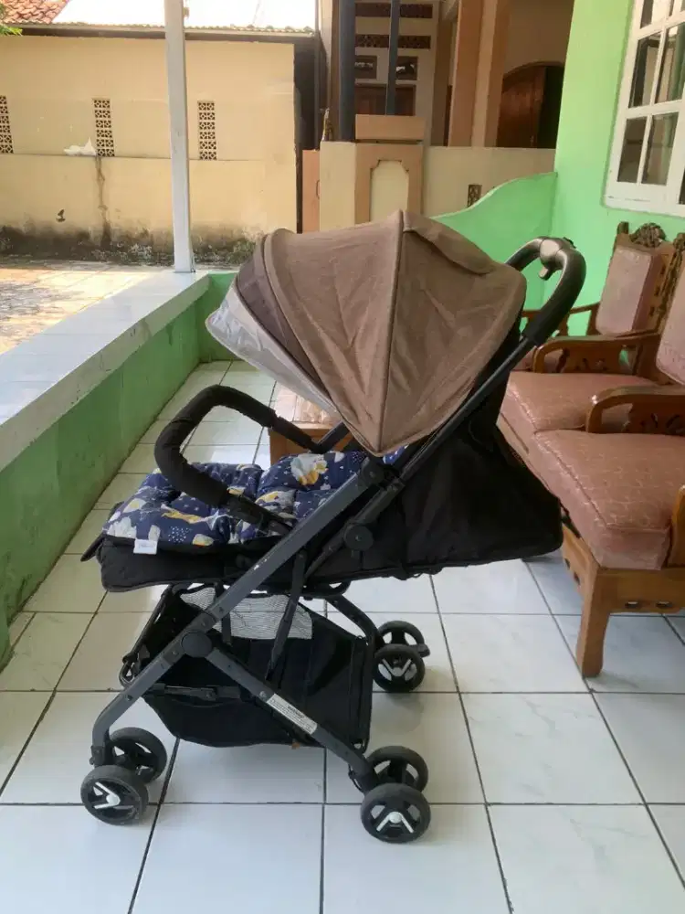 Stroller bayi bekas