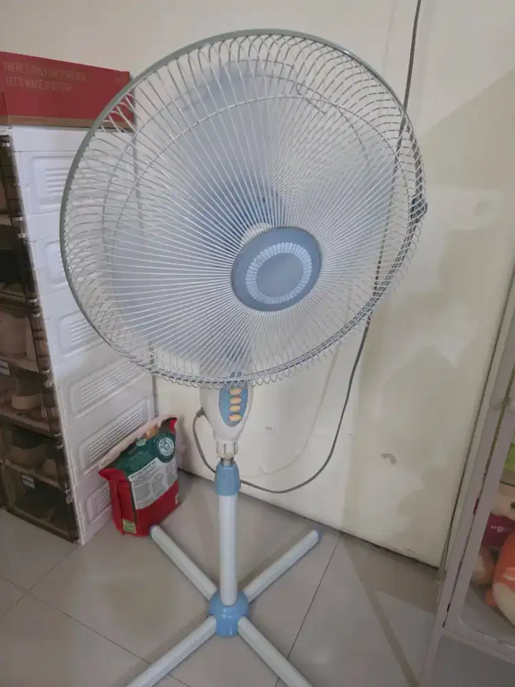 Kipas angin miyako biru kondisi nyala langsung pakai