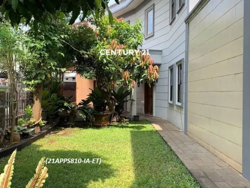 Rumah luas siap huni ada kolam renang, one gate system, asri, aman dan nyaman lokasi strategis dijual di area Rempoa Jakarta Selatan