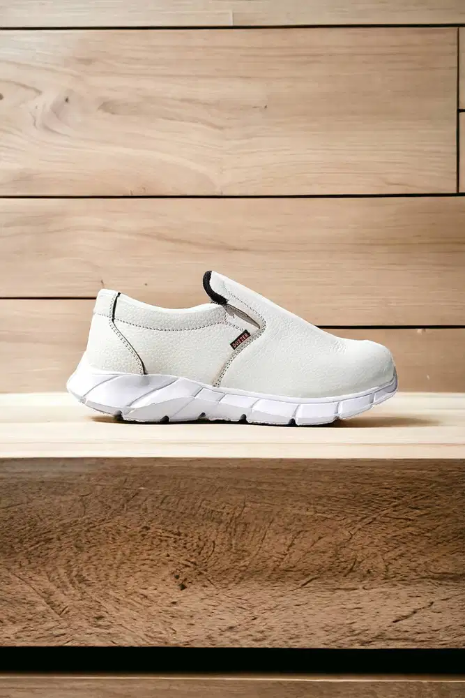 Simpel Sepatu safety desain ergonomis Jawilan