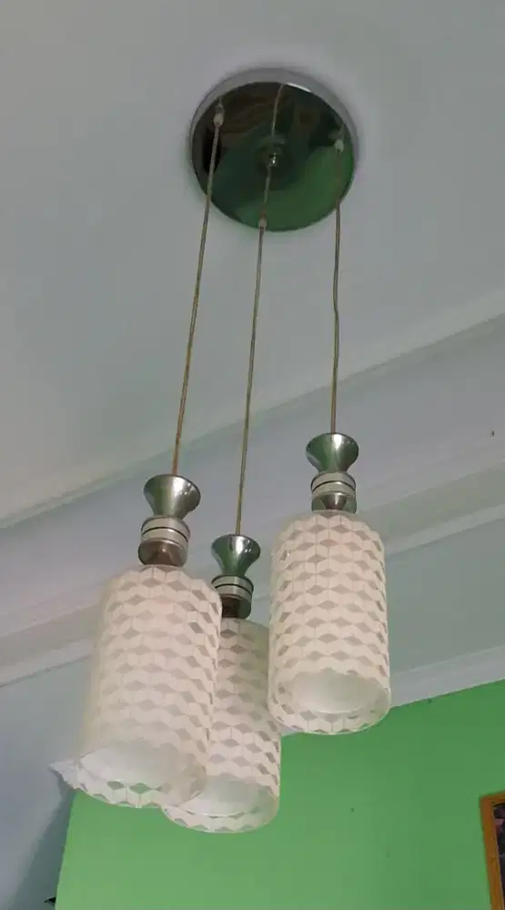 2 lampu gantung minimalis terpakai 3 tahun