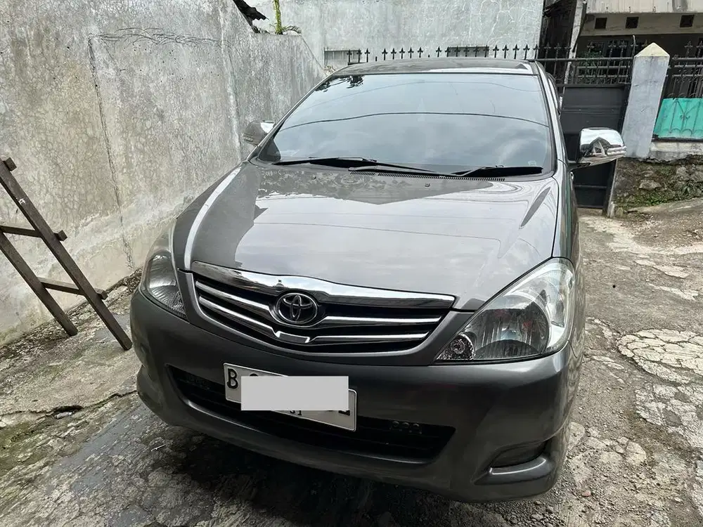 Toyota Kijang Innova 2011 Bensin