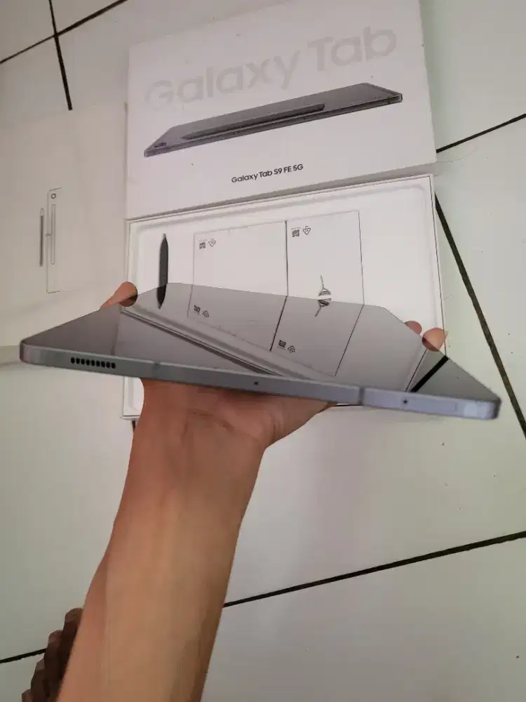 Samsung Galaxy Tab S9 FE warna Graphite 5G Ram 6/128GB Fulset No Minus