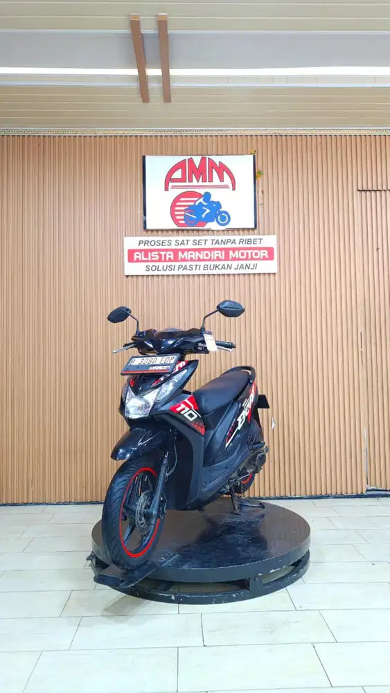 HONDA BEAT 2014. PAJAK ON SS LENGKAP. MESIN BODY KAKI2 AMAN NYAMAN.