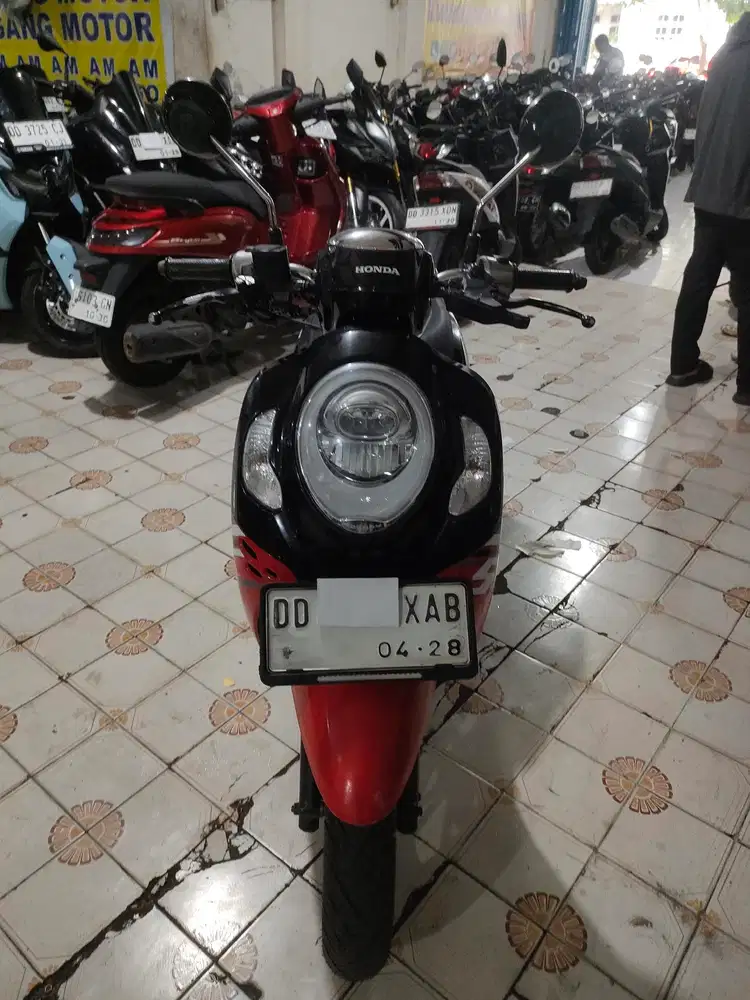 Honda Scoopy 2023 merah hitam