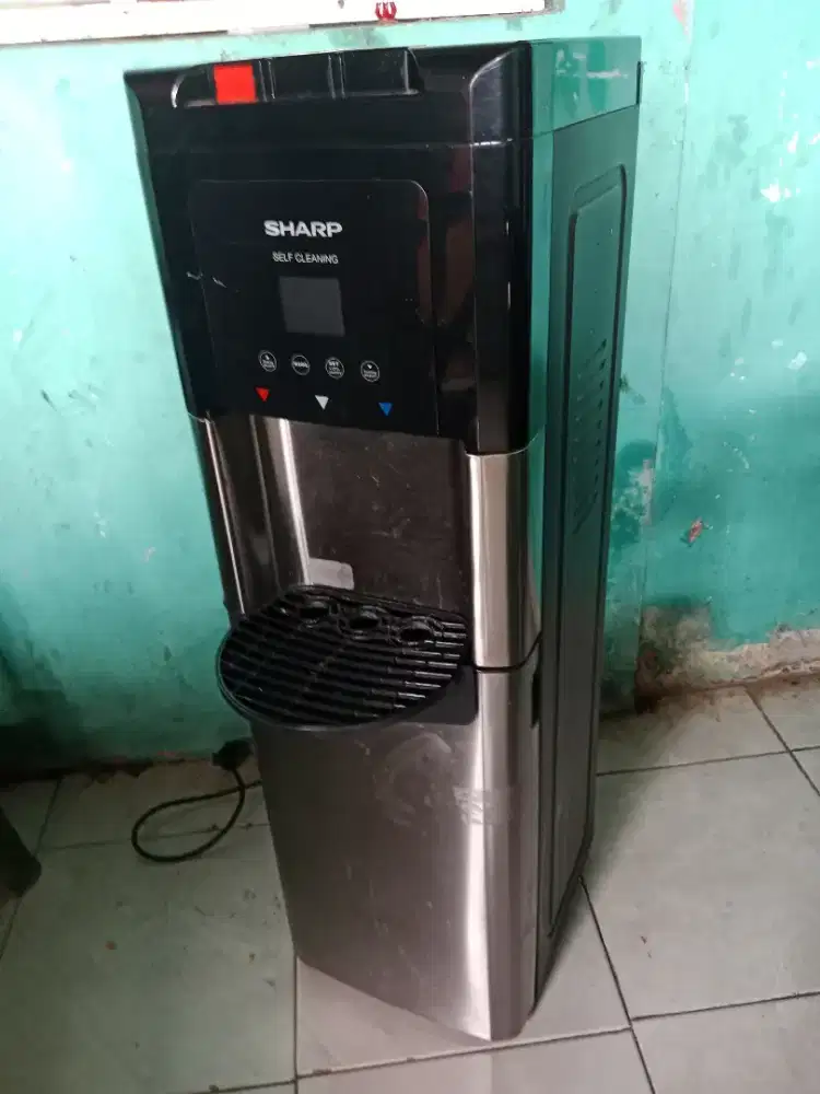 Dispenser galon bawah sharp