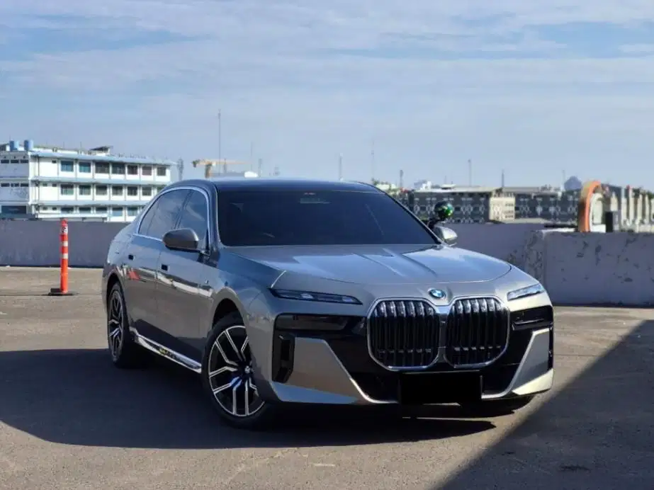 BMW 735i 2023 M-Sport