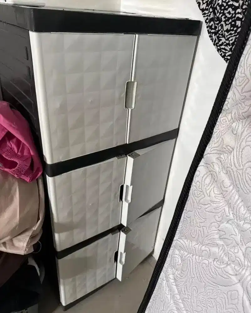 Lemari plastik 3 pintu