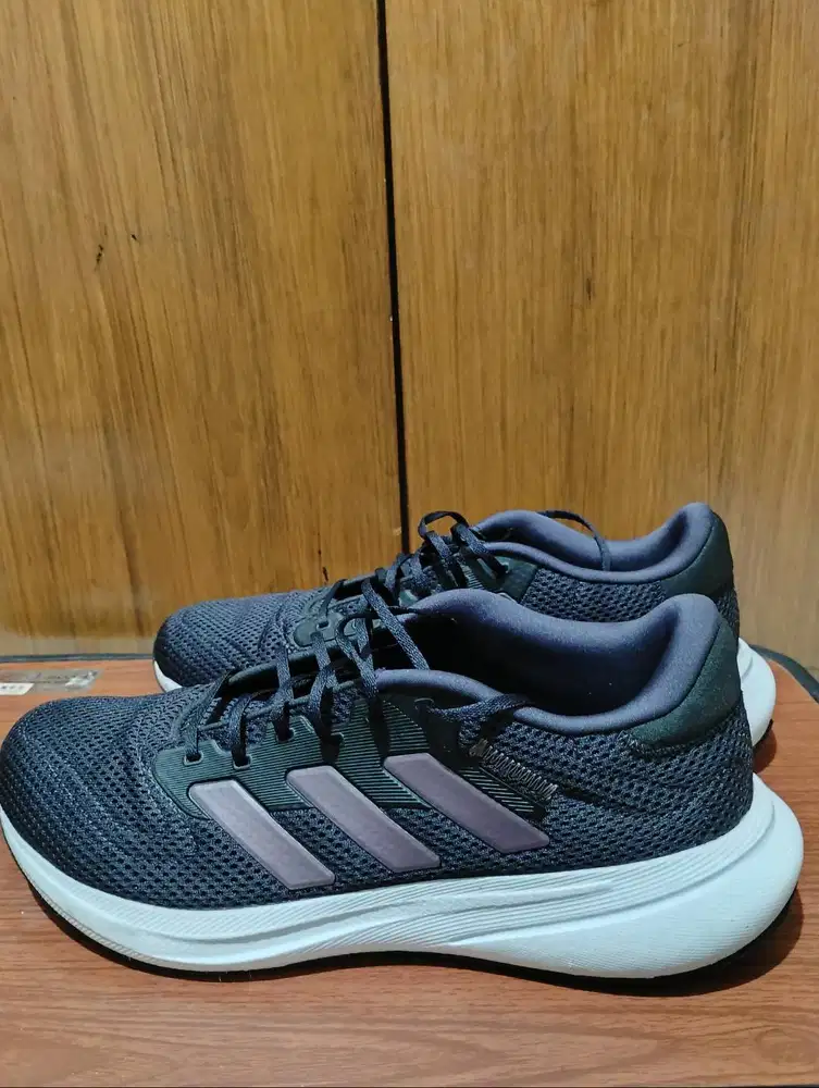 Sepatu Adidas Response Runner U no.43 1/3