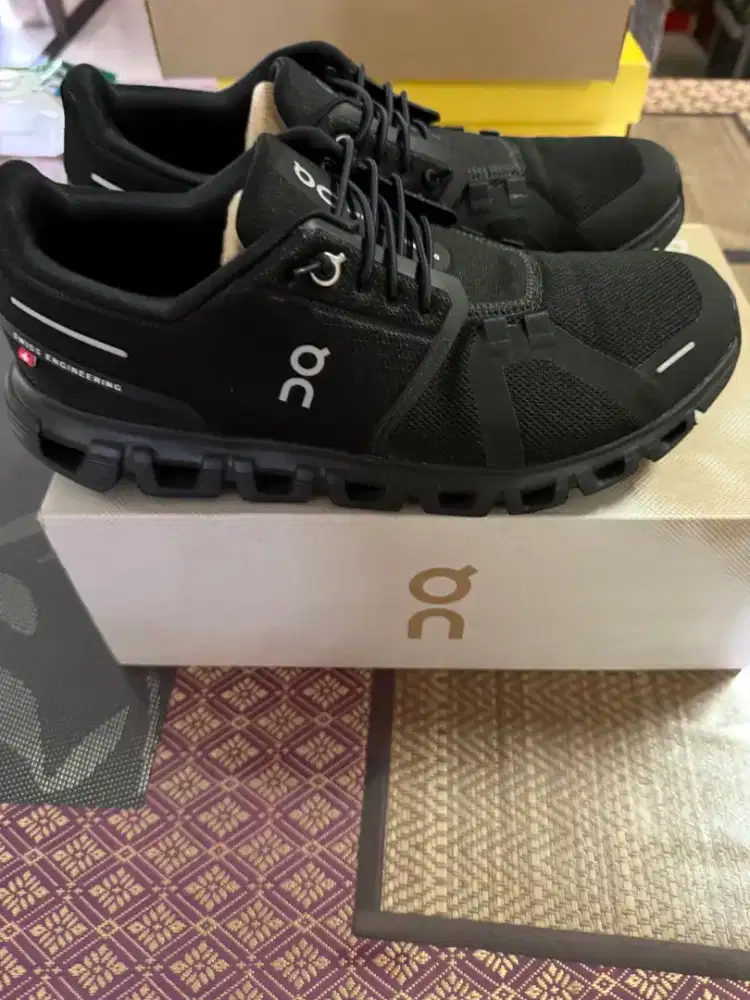 On Cloud 6 running shoes black sepatu original size 40.5