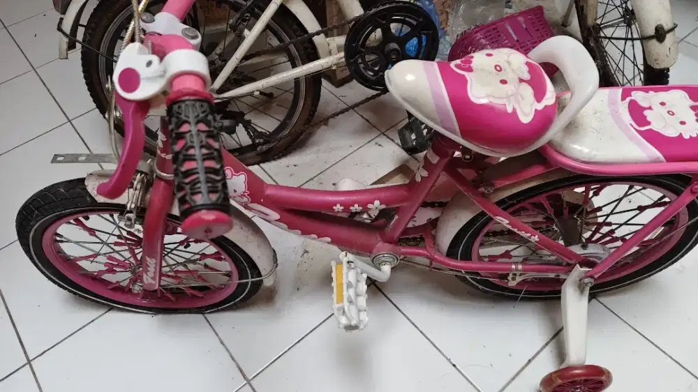 Dijual sepeda anak2 pink