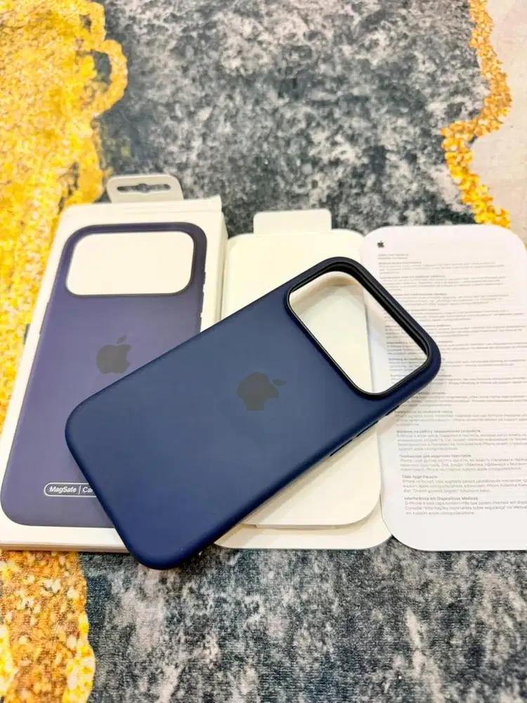 Silicone Case Midnight iphone 17 PRO Magsafe Original Apple