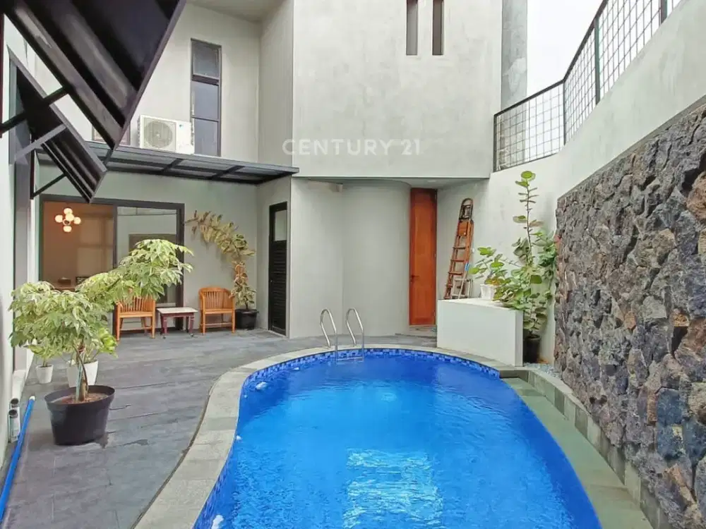 Rumah cantik siap huni dilengkapi dengan swimming pool di Sektor 9