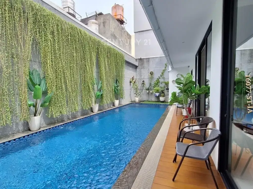 Dijual rumah mewah dalam cluster one gate dilengkapi kolam renang di Bintaro Jaya