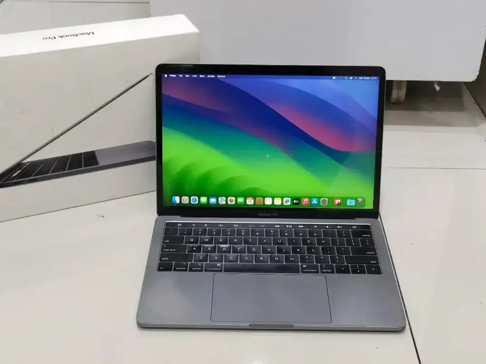 Macbook pro 2018 touchbar Intel core i5 ram 8 gb ssd 256 gb