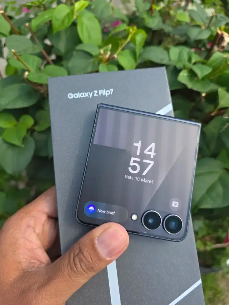 Samsung Z Flip 7 12/256GB Second Like New - Garansi Panjang