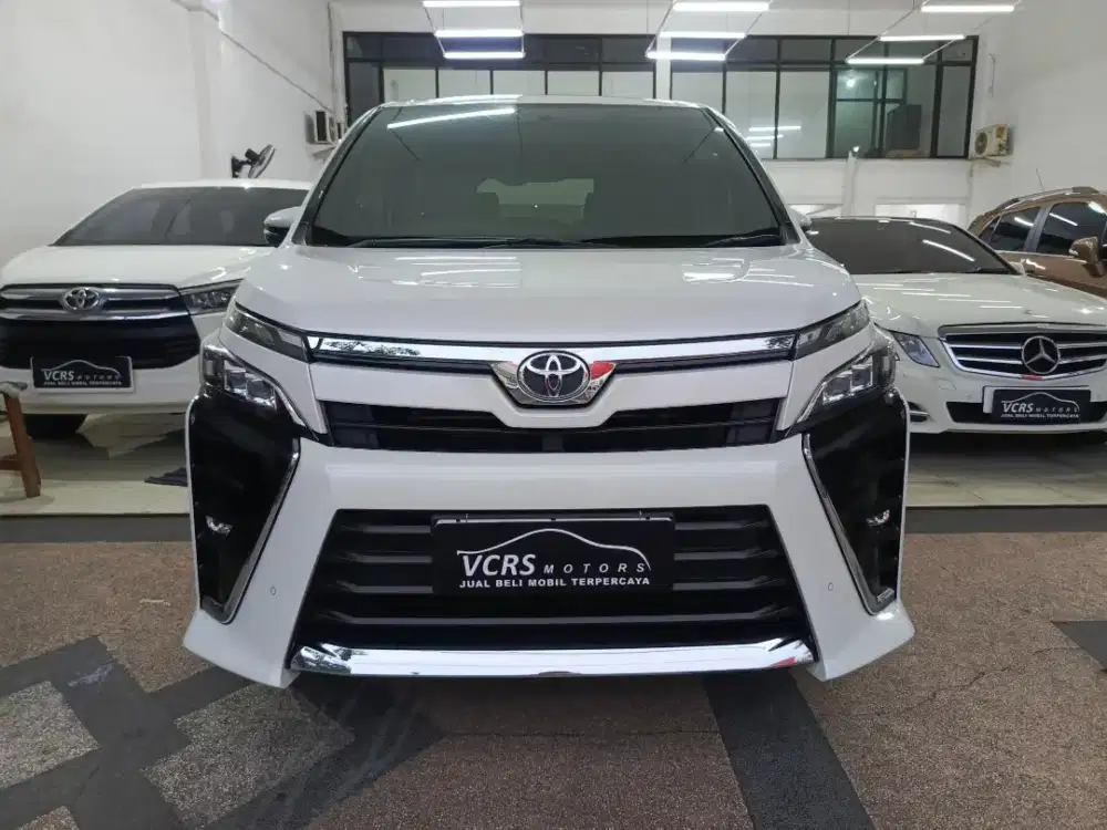 TOYOTA VOXY 2.0 2020 KHUSUS YANG CARI KONDISI SUPER ISTIMEWA SURABAYA
