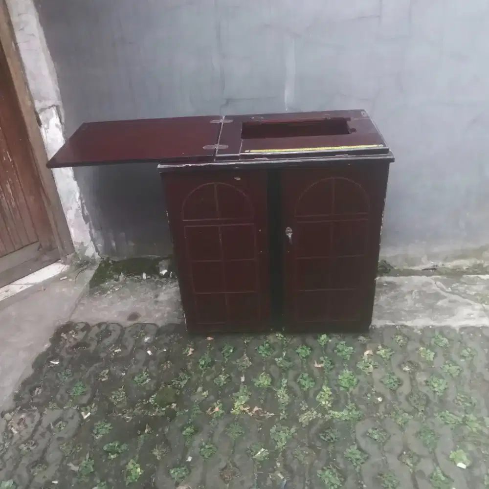 Lemari Meja Jahit serbaguna
