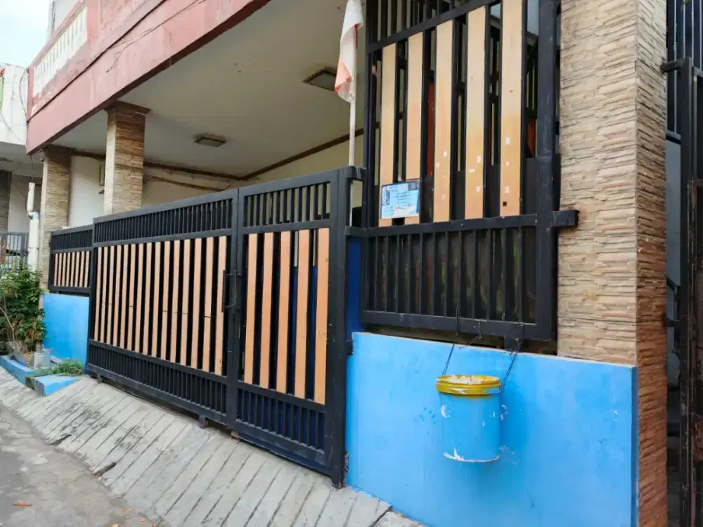 Dijual Rumah 2 Lantai, di Jalan Serdang