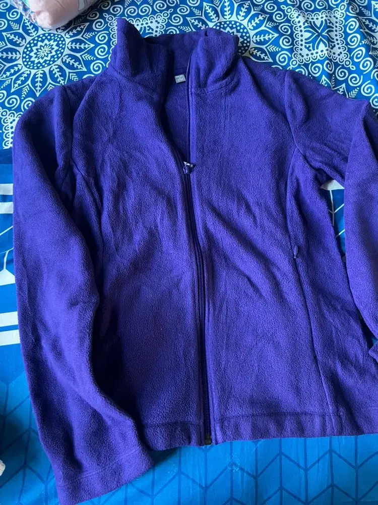 Jaket ungu uniqlo