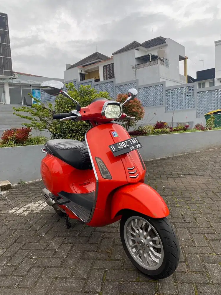 Vespa Sprint 3v 150 orange