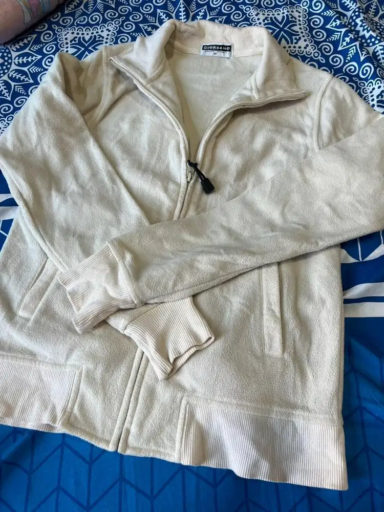 Jaket cream wanita Giordano