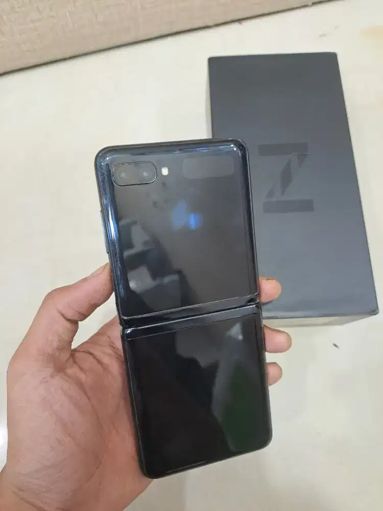 Samsung Flip pertama Fullset 8/256 GB