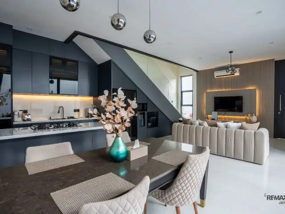 Villa Mewah Siap Huni Full Furnished Dijual, di Berawa Canggu Area