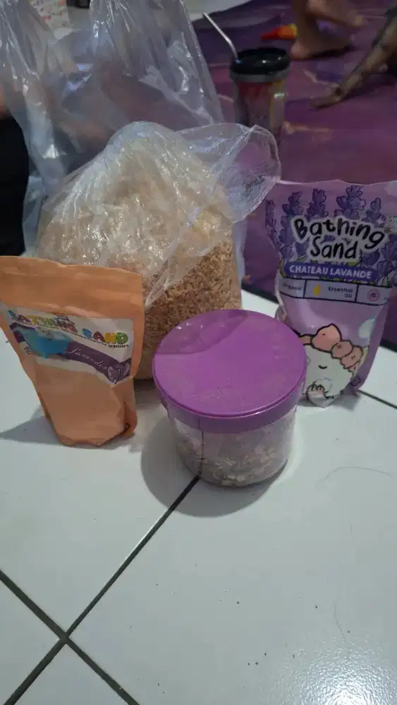 Pakan Hamster dan Serutan Kayu
