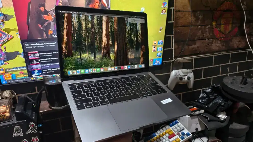 Macbook Pro 2019 Touchbar iBox Normal Mulus Siap Pakai