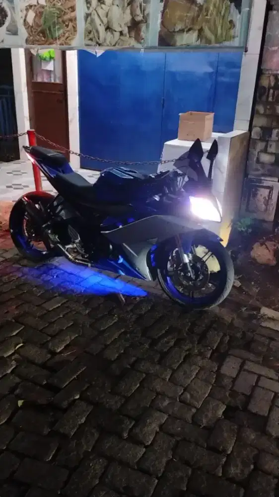 Dijual Murah Motor Berkualitas R15 V2, SS Lengkap STNK & BPKB