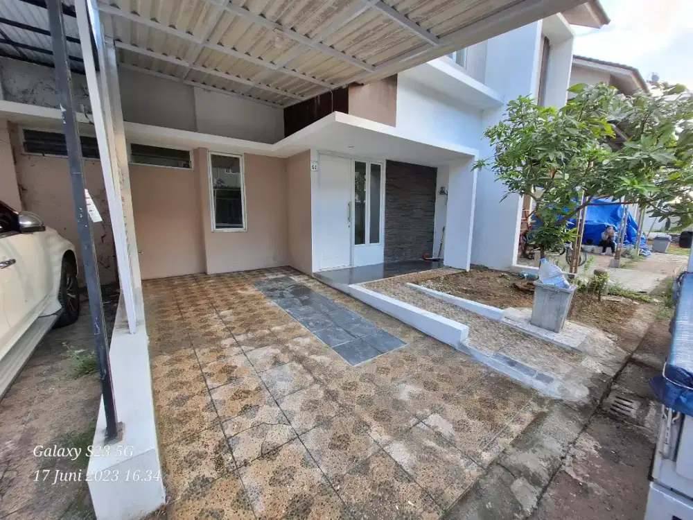 DISEWAKAN RUMAH 2 LANTAI