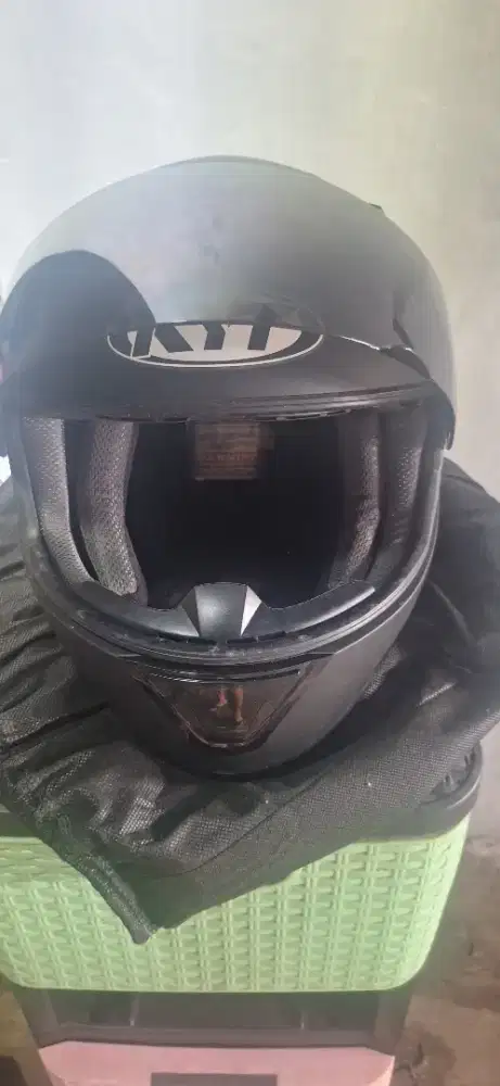 Dijual Helm KYT R 10 series ukiran XL