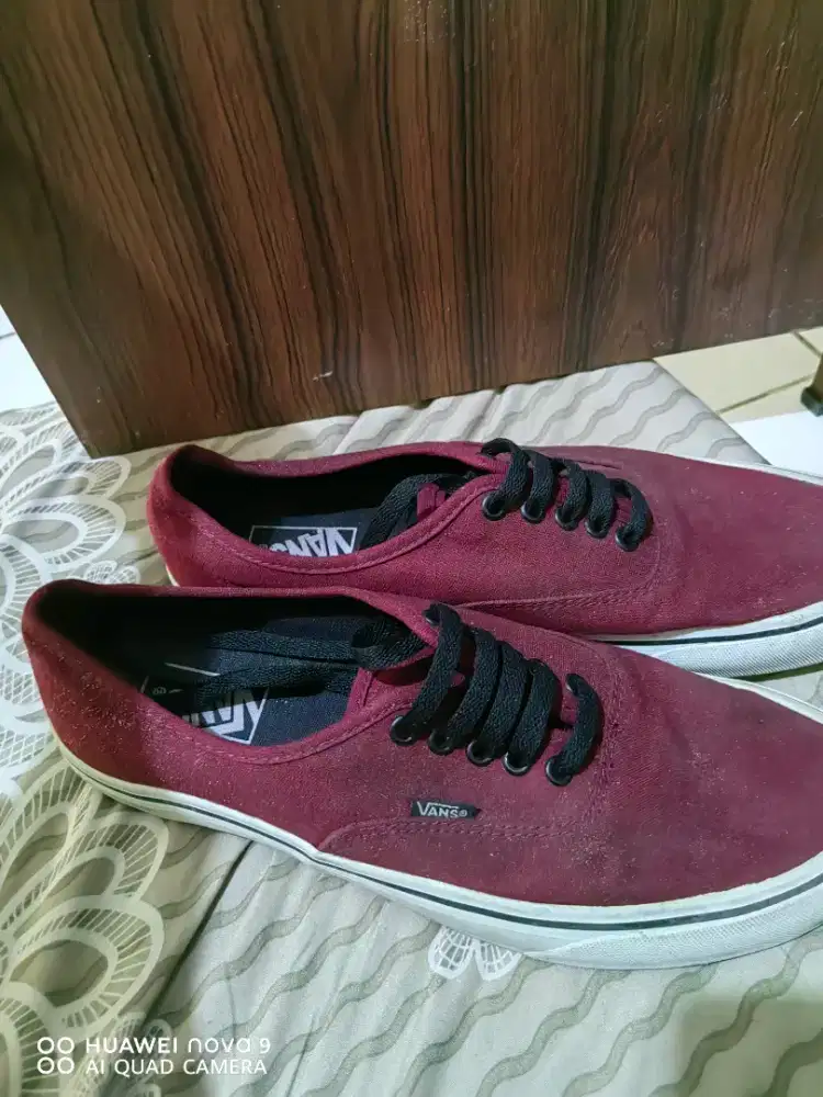 Sepatu Casual Maroon Size 44 VANS OF THE WALL