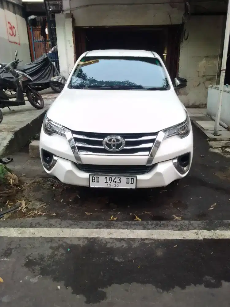 Toyota hilux singel kabin 4x2 diesel putih 2015