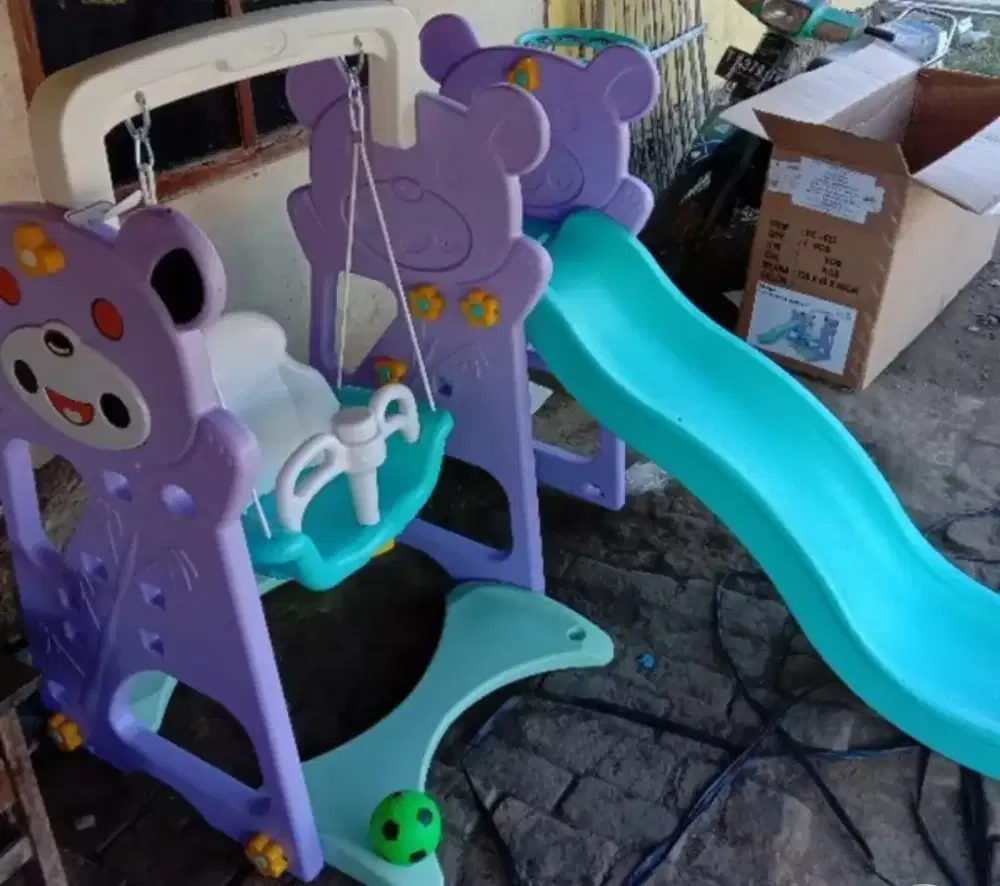 Set Prosotoan dan Ayunan anak plastik L 'abeille