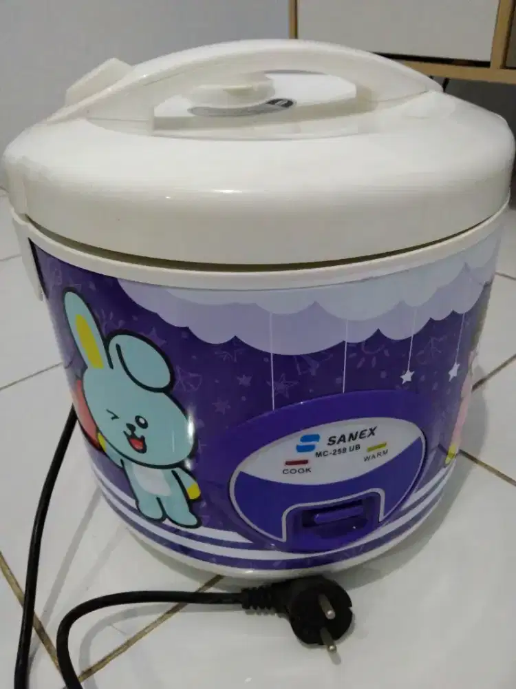 Magic com untuk memasak dan memanaskan nasi