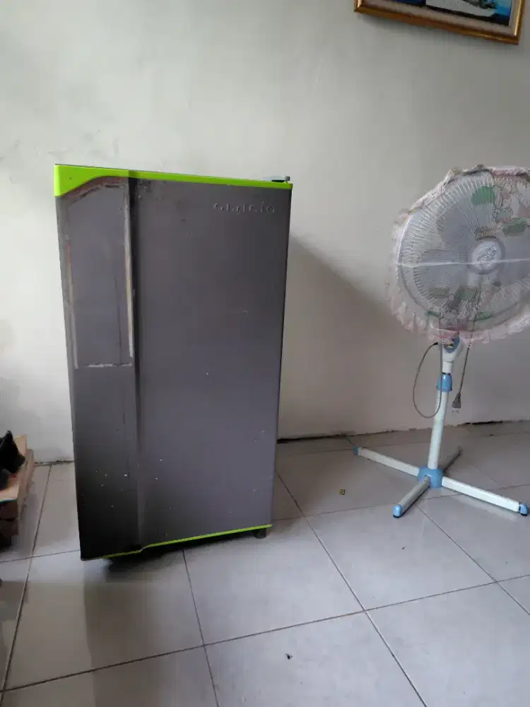Kulkas merk Aqua 1 pintu dijual cepat