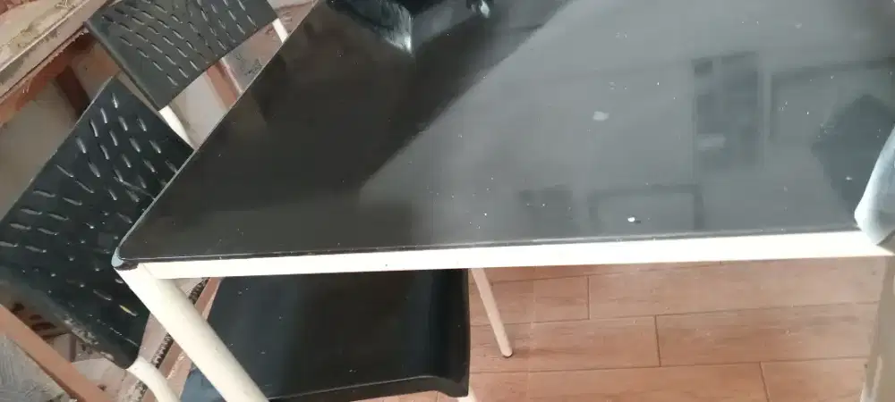 Meja makan Informa meja kaca hitam +4kursi