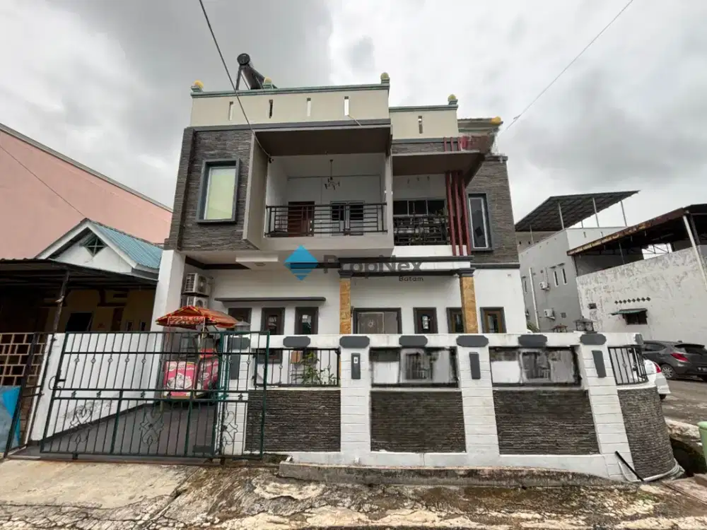 Rumah 3 Lantai Dijual Hook Hadap Timur SHM Taman Kota Batam