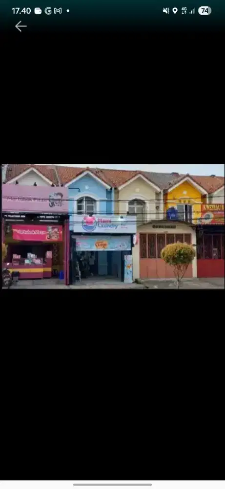 Karyawan laundry kasir setrika gosok